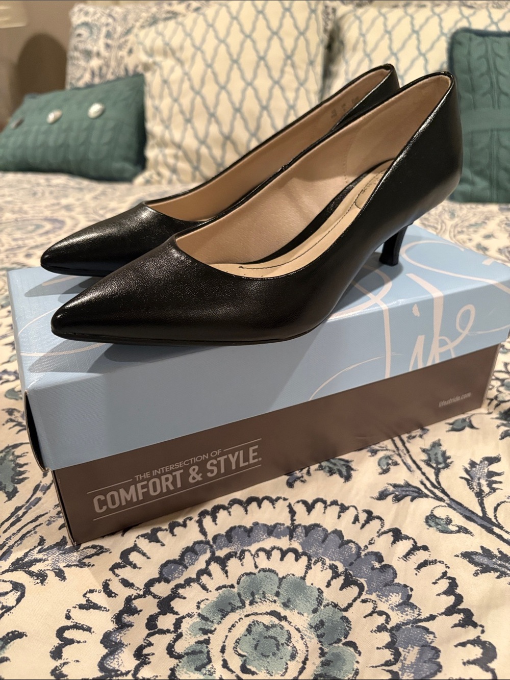 Life Stride Classic Pointed-Toe Black Leather Pumps
